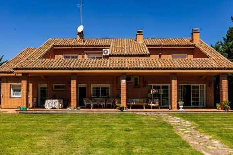 Villa īrēšanai Ciudalcampo, Madrid, Spānijā 5 istabas, 575 m2 Nr. 62346 - attēls 3