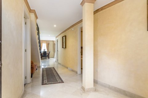 Dvīņu māja pārdošanā El Paraiso, Alicante, Spānijā 3 istabas, 254 m2 Nr. 61611 - attēls 5