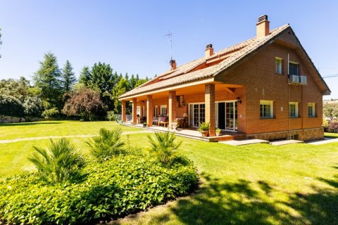 Villa īrēšanai Ciudalcampo, Madrid, Spānijā 5 istabas, 575 m2 Nr. 62346 - attēls 1