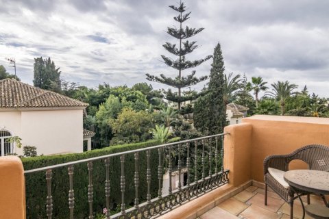 Dvīņu māja pārdošanā El Paraiso, Alicante, Spānijā 3 istabas, 254 m2 Nr. 61611 - attēls 7