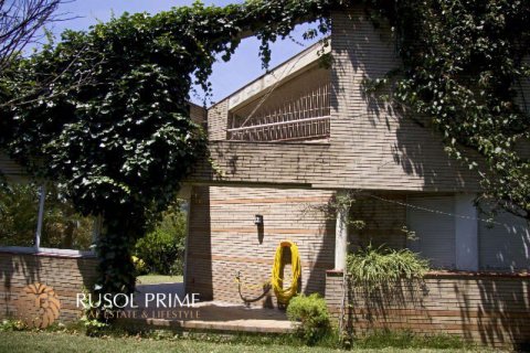 Willa Cabrils, Barcelona, Hiszpania 6 sypialni, 700 mkw. nr 8821 – zdjęcie 13