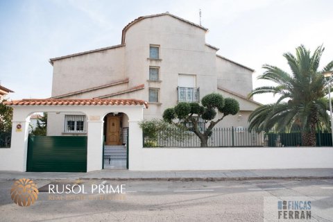 Dom w El Vendrell, Tarragona, Hiszpania 4 sypialnie, 360 mkw. nr 11588 – zdjęcie 1