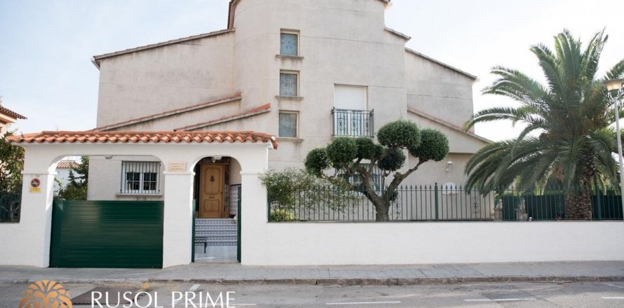 Dom w El Vendrell, Tarragona, Hiszpania 4 sypialnie, 360 mkw. nr 11588