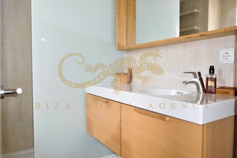 Apartament w Playa d'en Bossa, Ibiza, Hiszpania 3 sypialnie, 100 mkw. nr 30881 – zdjęcie 13