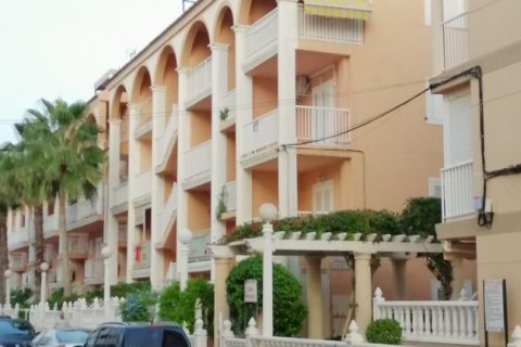 Apartament w Torrevieja, Alicante, Hiszpania 3 sypialnie,  nr 58349 – zdjęcie 2