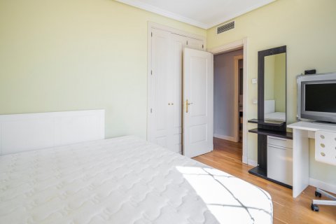 Penthouse w Madrid, Hiszpania 2 sypialnie, 195 mkw. nr 61176 – zdjęcie 17