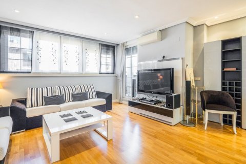 Penthouse w Madrid, Hiszpania 2 sypialnie, 195 mkw. nr 61176 – zdjęcie 6