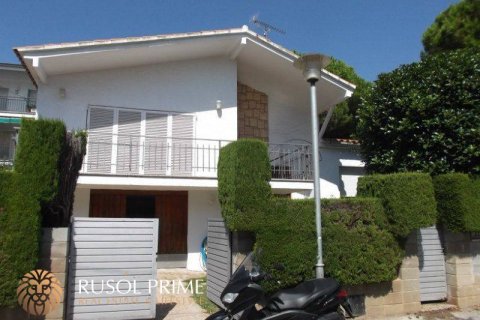 Продажа дома в Кома-Руга, Таррагона, Испания 4 спальни, 150м2 №11659 - фото 1