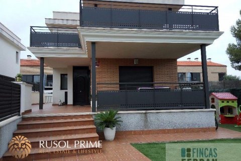 Продажа дома в Рода-де-Бара, Таррагона, Испания 4 спальни, 187м2 №11992 - фото 1