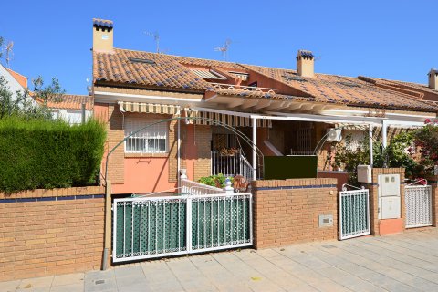 Продажа таухауса в Торре-де-ла-Орадада, Аликанте, Испания 4 спальни, 92м2 №19394 - фото 1