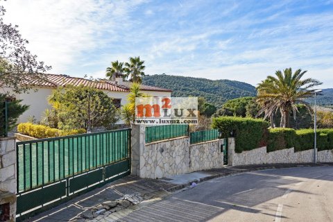 Продажа виллы в Калонже, Герона, Испания 5 спален, 457м2 №30216 - фото 2