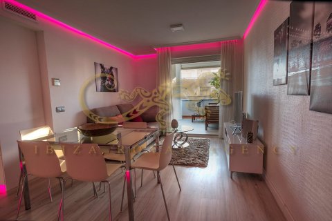 Продажа квартиры в Сьюдад Ибицы, Ивиса, Испания 2 спальни, 60м2 №36027 - фото 3