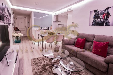 Продажа квартиры в Сьюдад Ибицы, Ивиса, Испания 2 спальни, 60м2 №36027 - фото 2