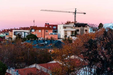 Жилищный план на 2022-2025 годы: помощь в увеличении количества государственных квартир в Испании