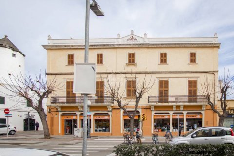 Продажа коммерческой недвижимости в Сьютаделья-де-Менорка, Менорка, Испания 1818м2 №23888 - фото 2