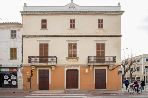 Продажа коммерческой недвижимости в Сьютаделья-де-Менорка, Менорка, Испания 1818м2 №23888 - фото 4