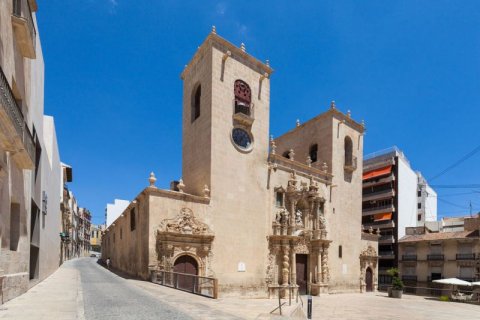 Продажа отеля в Аликанте, Испания 6 спален, 349м2 №42763 - фото 1
