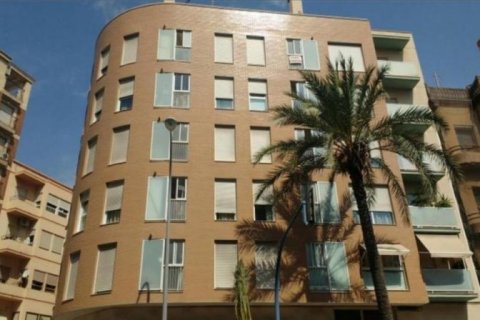 Продажа квартиры в Аликанте, Испания 4 спальни, 120м2 №46046 - фото 1