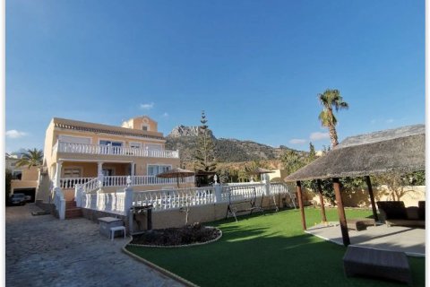 Продажа виллы в Кальпе, Аликанте, Испания 5 спален, 193м2 №42803 - фото 1