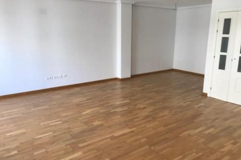 Продажа квартиры в Аликанте, Испания 3 спальни, 125м2 №45915 - фото 2