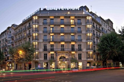 Продажа отеля в Валенсия, Испания 3000м2 №44789 - фото 1