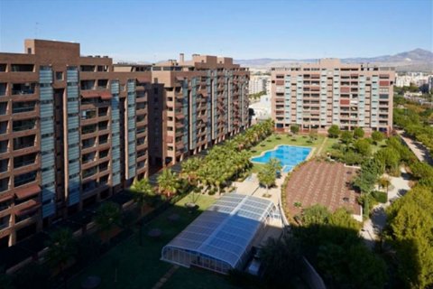 Продажа квартиры в Аликанте, Испания 3 спальни, 99м2 №45883 - фото 4