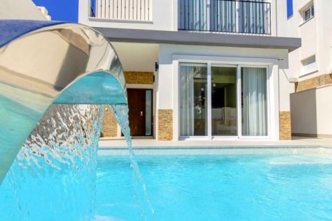 Продажа виллы Торревьеха, Аликанте, Испания 4 спальни, 147м2 №43301 - фото 3