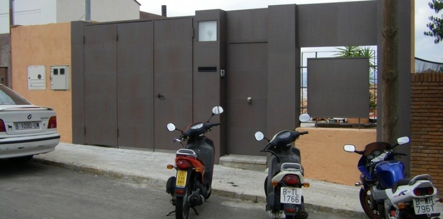 Вилла Барселона, Испания 3 спальни, 297м2 №41464