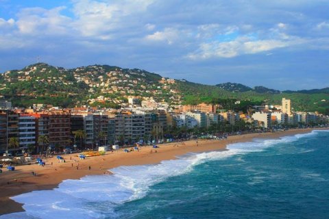 В феврале 2022 продажи домов в Каталонии выросли на 22%