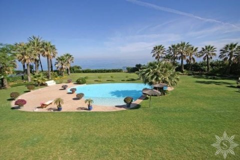 Продажа виллы Марбелья, Малага, Испания 9 спален, 1400м2 №41457 - фото 3