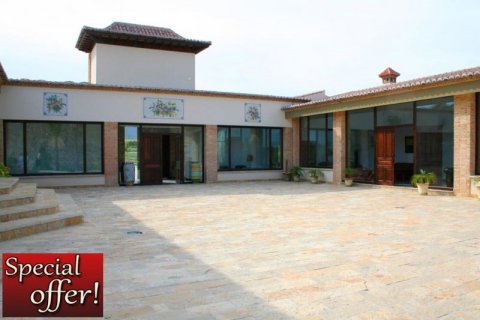 Продажа замков и поместий Аликанте, Испания 8 спален, 1.35м2 №45146 - фото 9