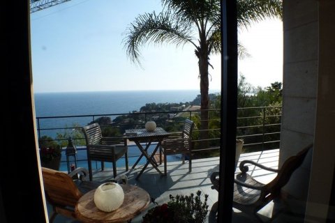 Продажа виллы Бланес, Герона, Испания 4 спальни, 360м2 №45716 - фото 1