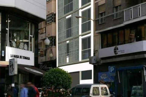 Продажа квартиры в Аликанте, Испания 5 спален, 185м2 №46226 - фото 1