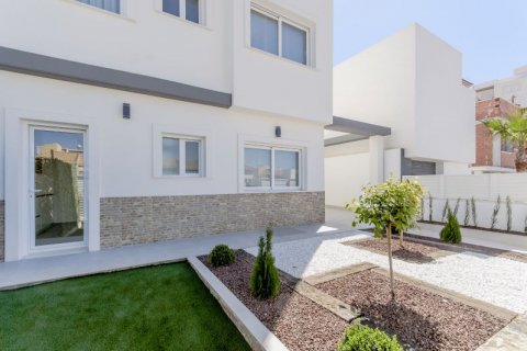 Продажа виллы Торревьеха, Аликанте, Испания 4 спальни, 134м2 №43371 - фото 3