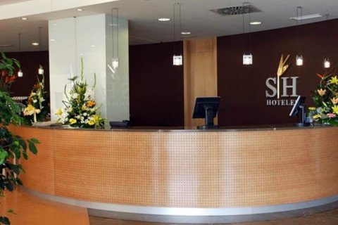 Продажа отеля Валенсия, Испания 136 спален, 6495м2 №44779 - фото 10