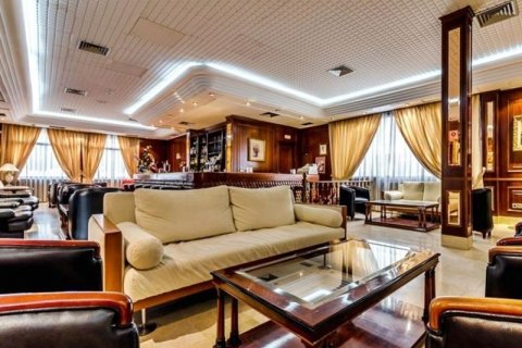 Продажа отеля в Валенсия, Испания 70 спален, 4052м2 №44786 - фото 10