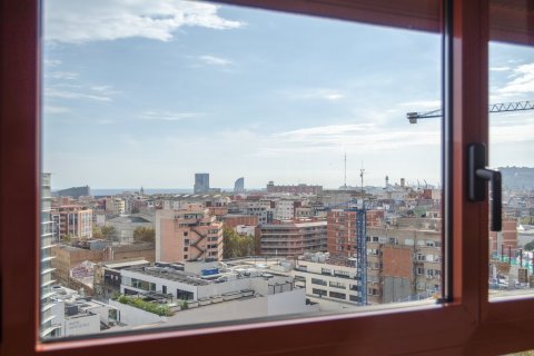Продажа квартиры в Барселона, Испания 3 спальни, 97м2 №50055 - фото 2