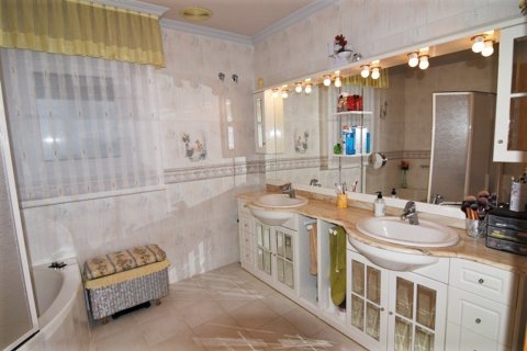 Продажа виллы в Ла Нусия, Аликанте, Испания 4 спальни, 395м2 №50297 - фото 15