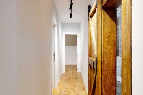 Продажа квартиры в Барселона, Испания 4 спальни, 96м2 №49907 - фото 25
