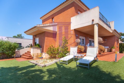 Продажа дома в Вилафортуни, Таррагона, Испания 3 спальни, 240м2 №53641 - фото 1