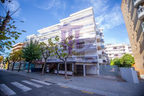 Продажа квартиры в Салоу, Таррагона, Испания 3 спальни, 69м2 №53636 - фото 1