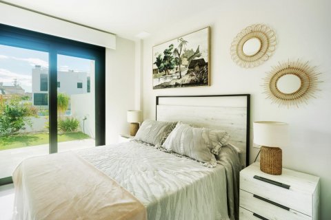 Продажа квартиры в Торре-де-ла-Орадада, Аликанте, Испания 3 спальни, 87м2 №52685 - фото 9