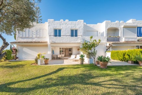 Продажа таухауса Нуэва Андалусия, Малага, Испания 3 спальни, 166м2 №53479 - фото 1