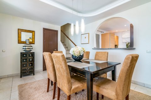 Продажа пентхауса Бенахавис, Малага, Испания 3 спальни, 190м2 №53524 - фото 13