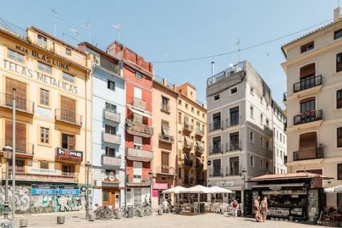 Продажа квартиры в Валенсия, Испания 3 спальни, 100м2 №53793 - фото 1