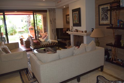 Продажа дома в Золотая миля Марбельи, Малага, Испания 5 спален, 292м2 №55433 - фото 2