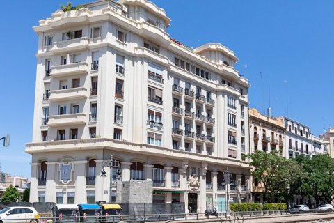 Продажа квартиры в Валенсия, Испания 4 спальни, 150м2 №53892 - фото 1