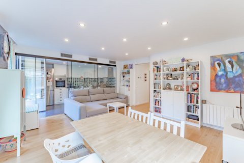 Продажа квартиры в Барселона, Испания 3 спальни, 102м2 №56921 - фото 5