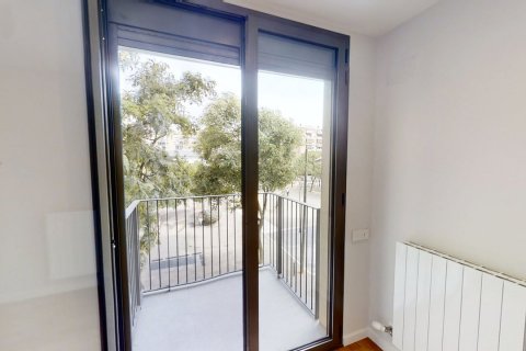 Продажа квартиры в Барселона, Испания 3 спальни, 74м2 №57368 - фото 16