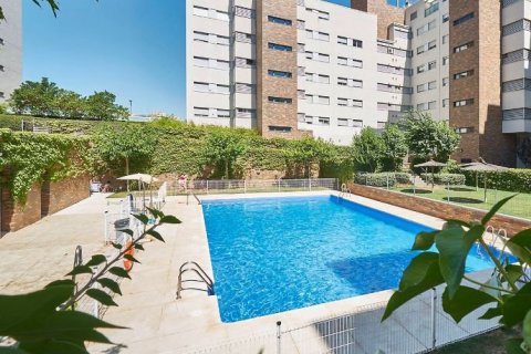 Продажа квартиры в Мадрид, Испания 3 спальни, 110м2 №60163 - фото 1